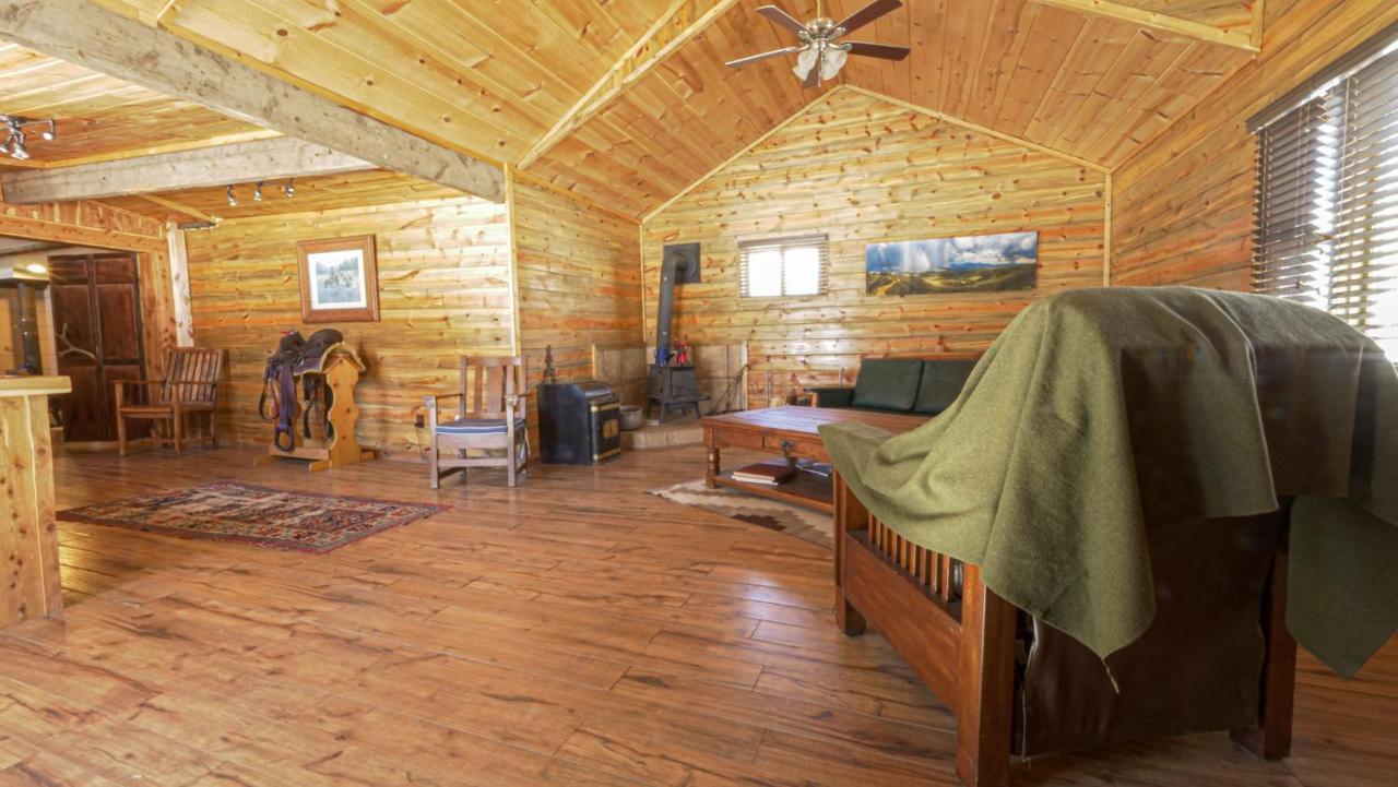 Aubin Sky Lodging At The Yl Ranch Savery Экстерьер фото