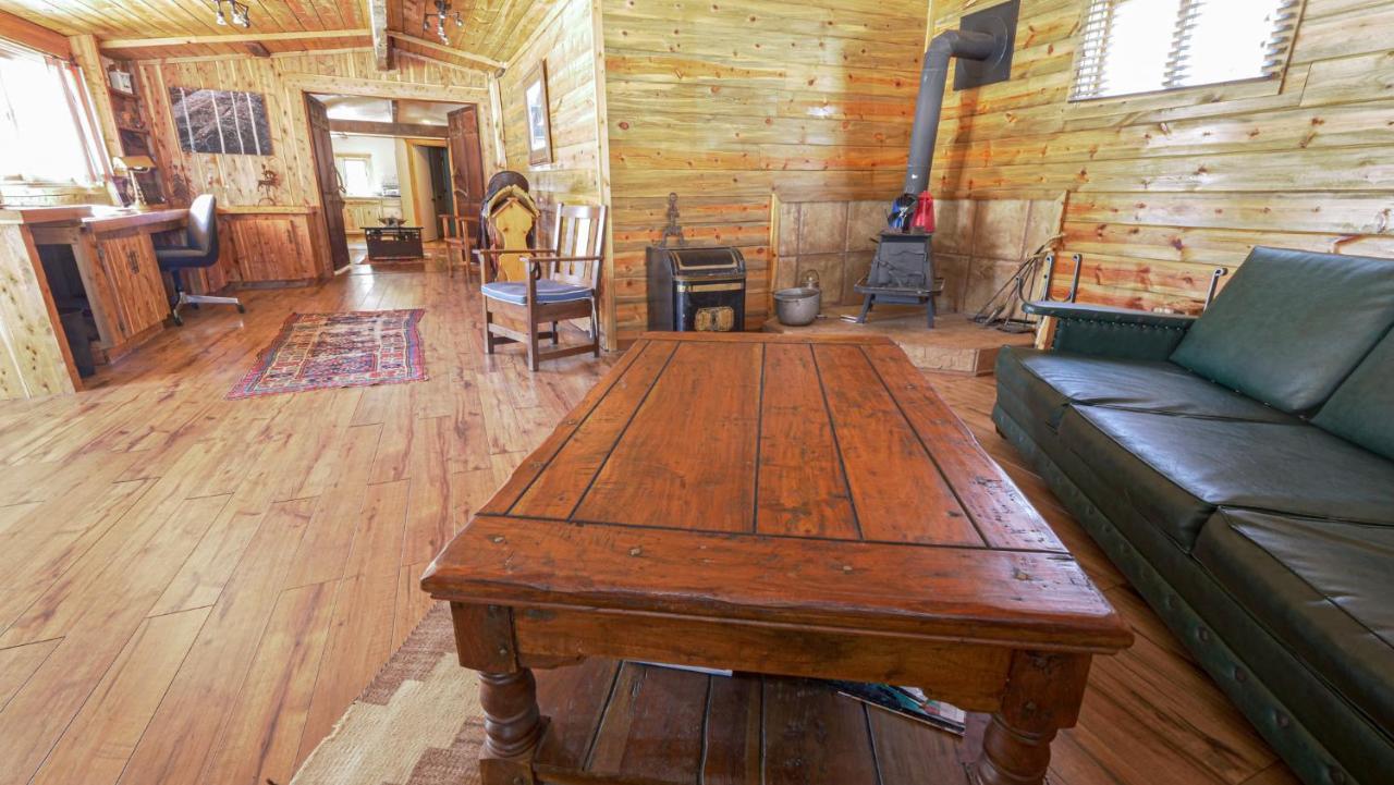 Aubin Sky Lodging At The Yl Ranch Savery Экстерьер фото