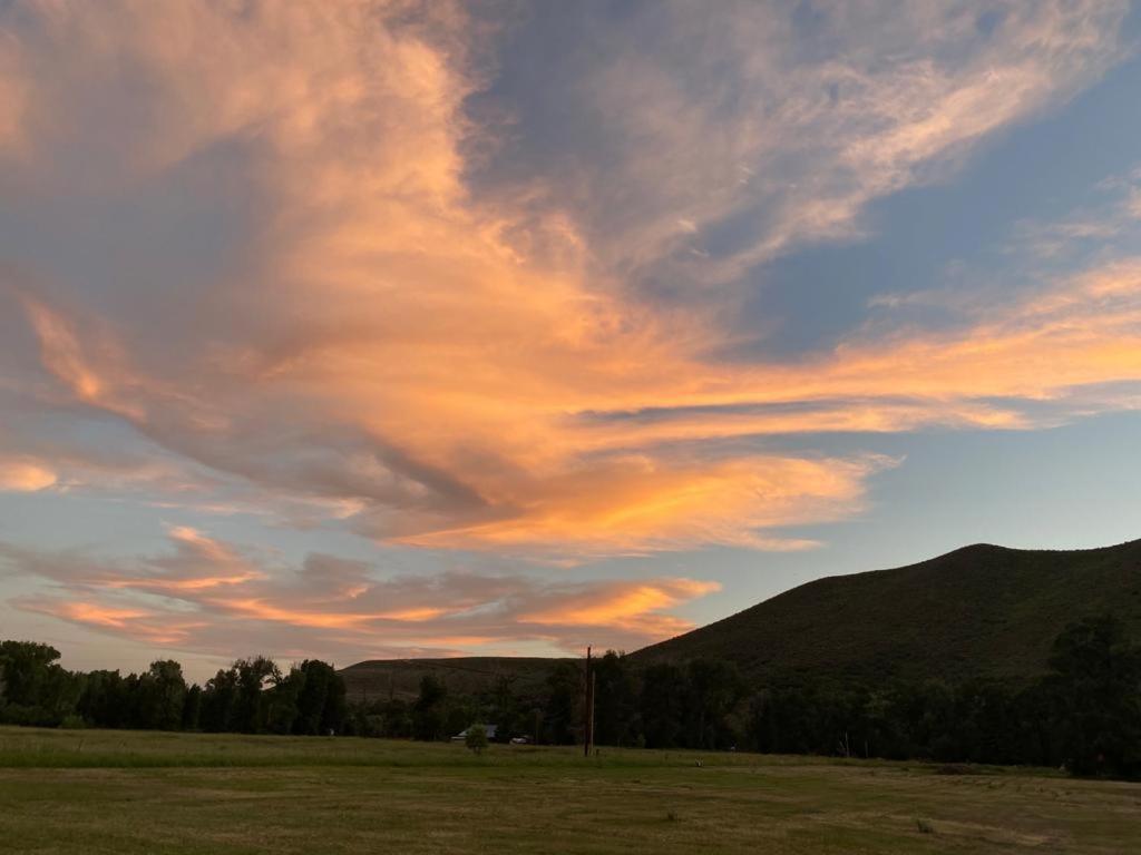 Aubin Sky Lodging At The Yl Ranch Savery Экстерьер фото